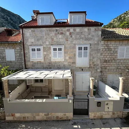@trstenik Trstenik (Dubrovnik-Neretva)